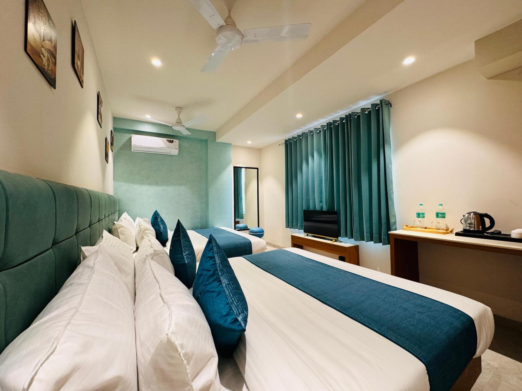 Hotel Rudhav Palace Ujjain Extérieur photo