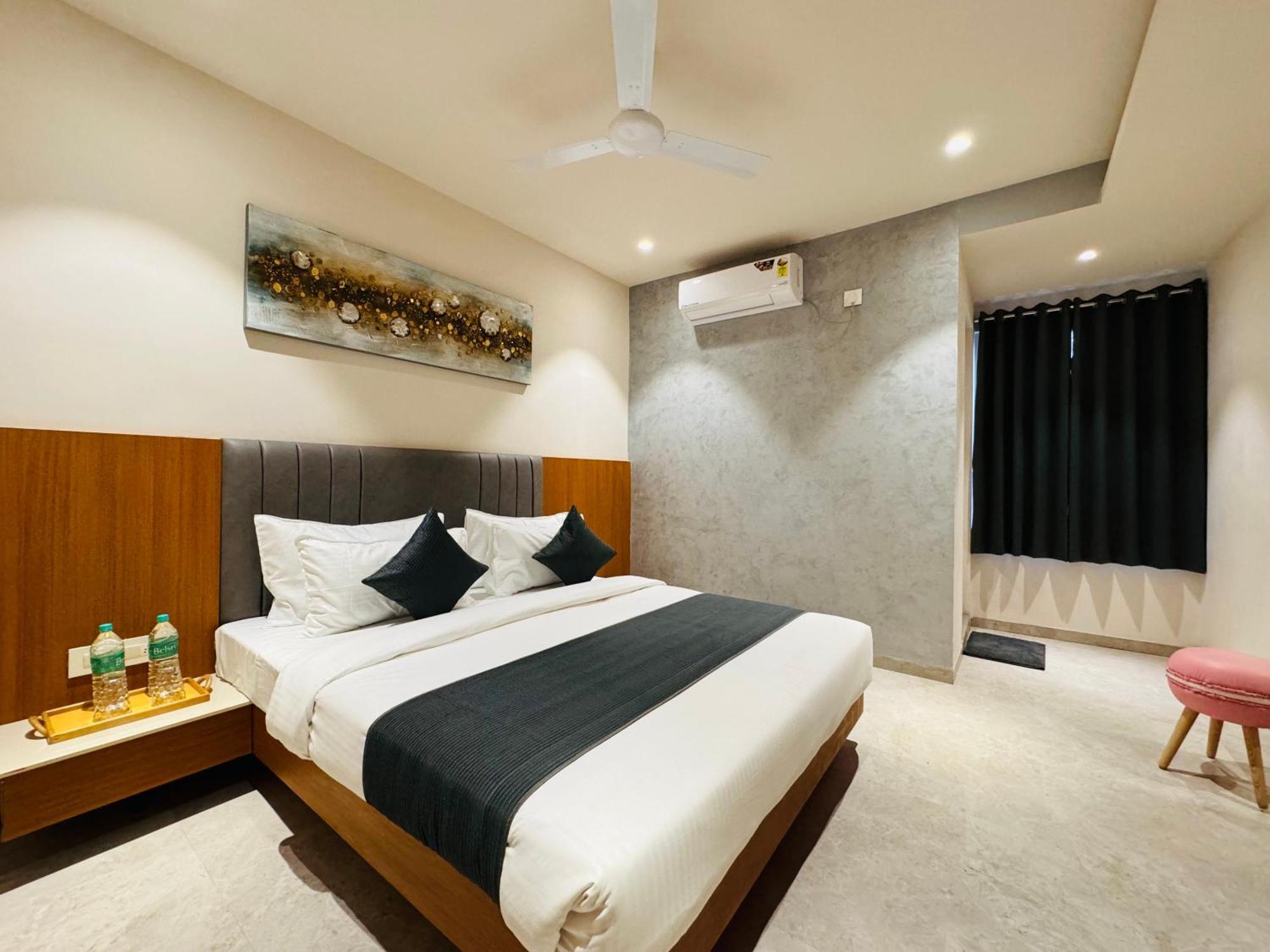 Hotel Rudhav Palace Ujjain Extérieur photo
